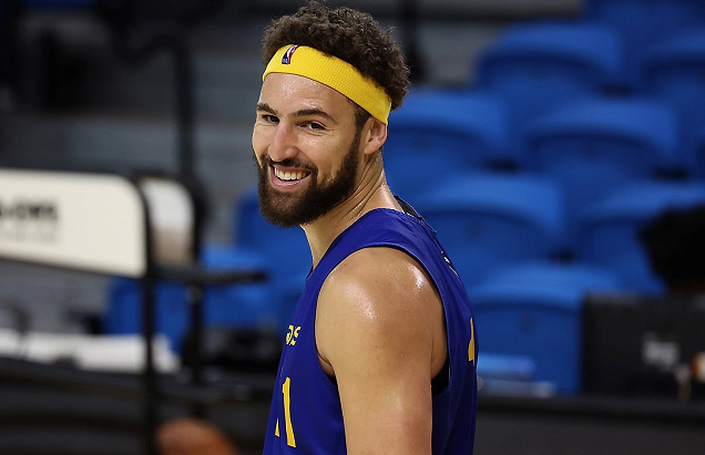 足球比赛瞬 足球比赛瞬